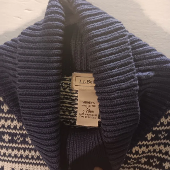 L.L. Bean womens turtle neck sweater - Picture 2 of 3